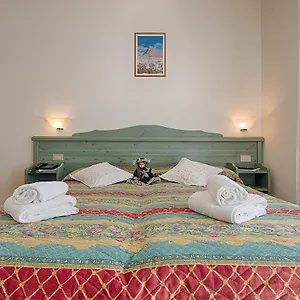 hotel-aurora-rocca-pietore.hotelinveneto.com/